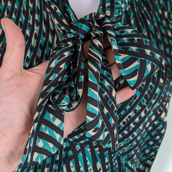 Anne Klein Green Abstract Necktie Top - Picture 4 of 8